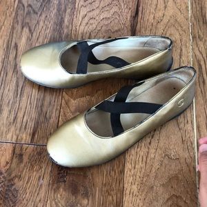 Ballerina shoes, very nice and super comfortable.